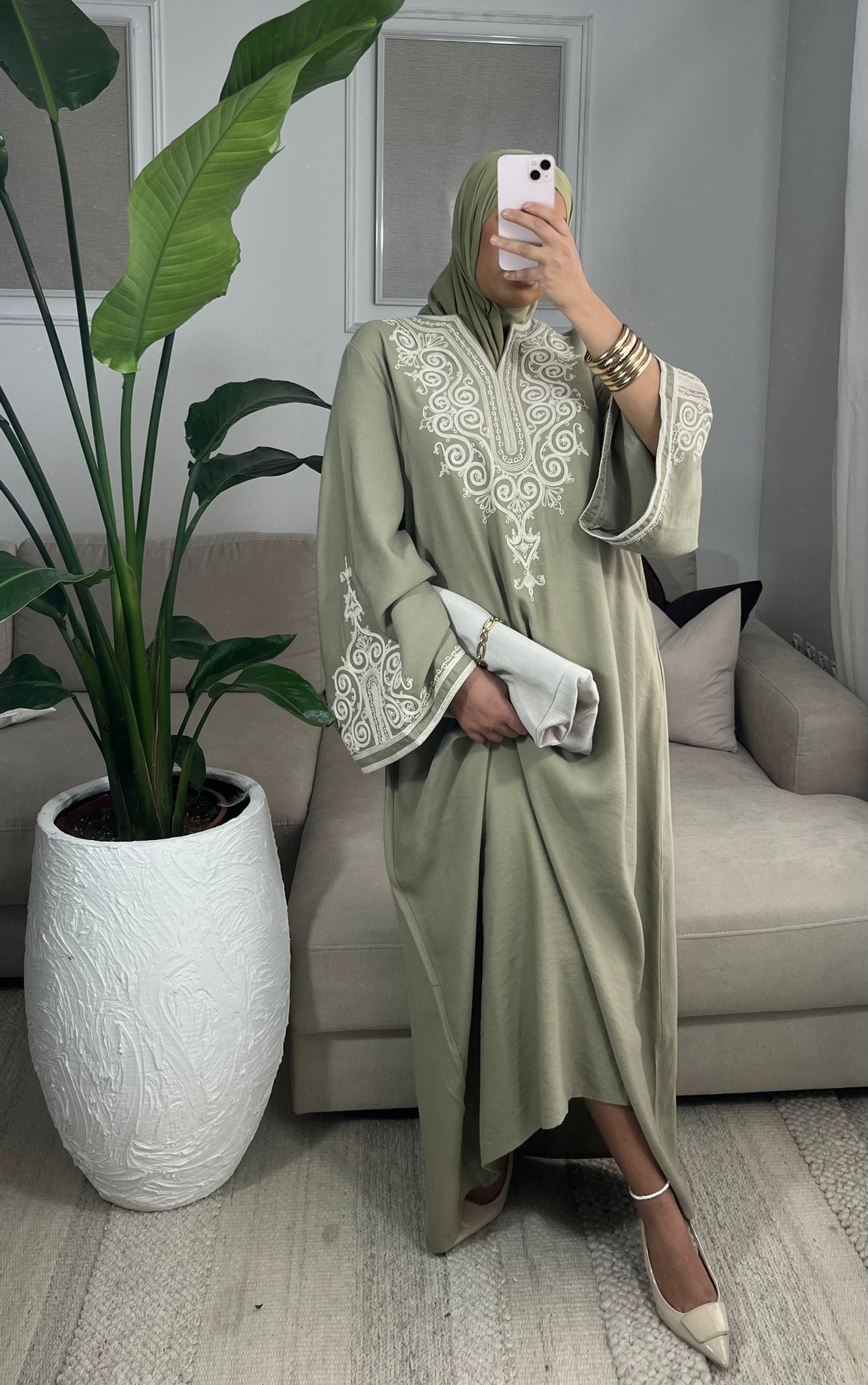 Abaya Ines