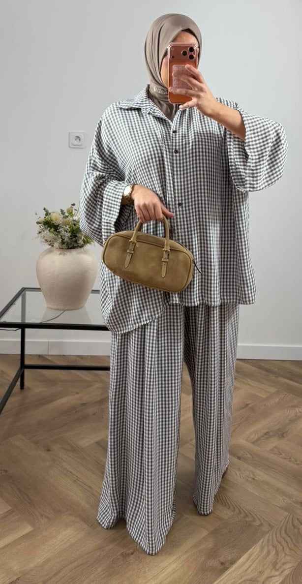 Ensemble à carreaux