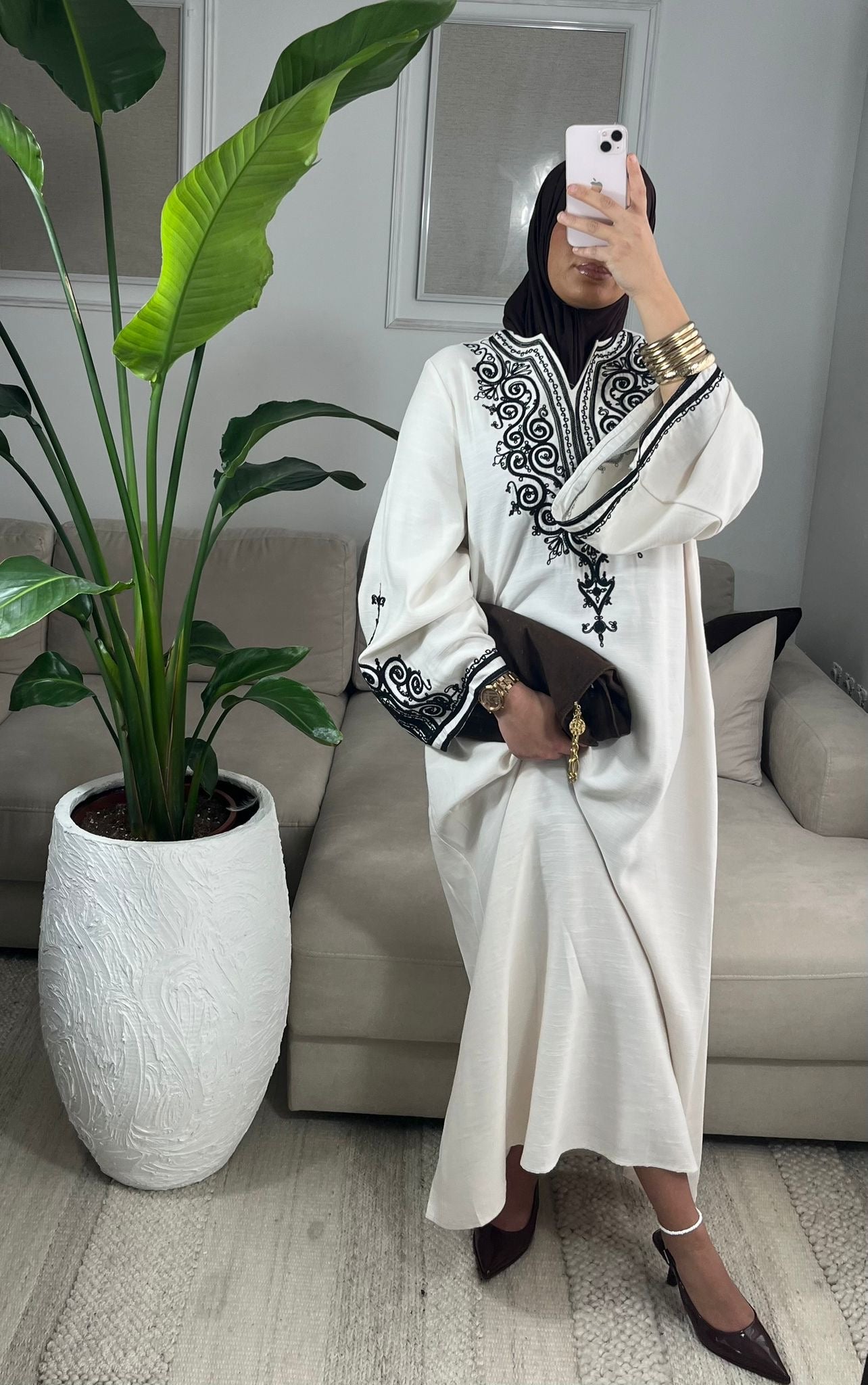 Abaya Ines