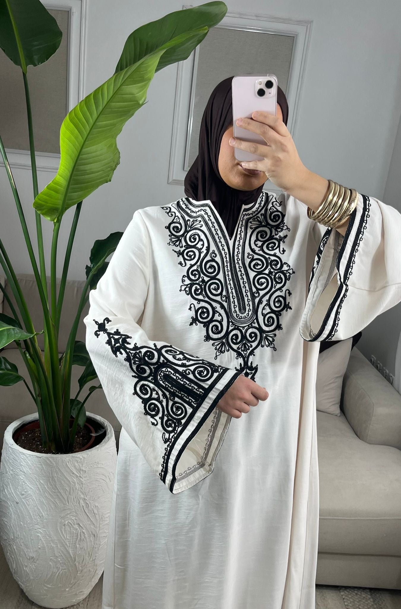 Abaya Ines
